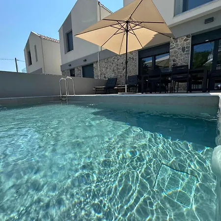 Villa Aqualibre Pool - East