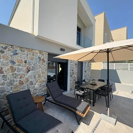 Луксозна вила Aqualibre Pool - East *
